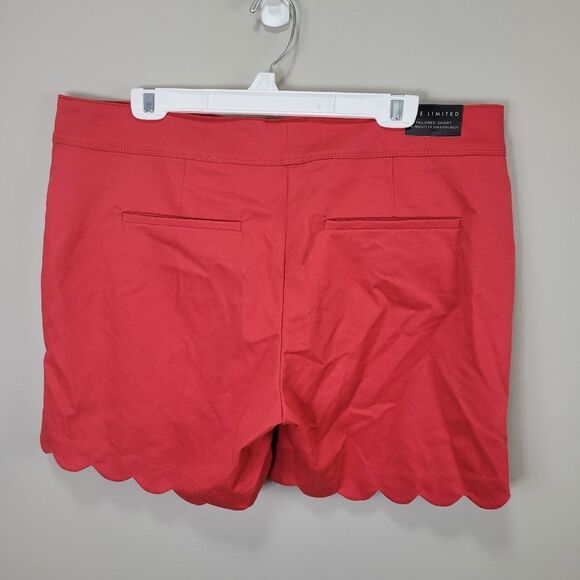 The Limited Scalloped Tailored‎ Short Scarlet Size 16 - Picture 4 of 9